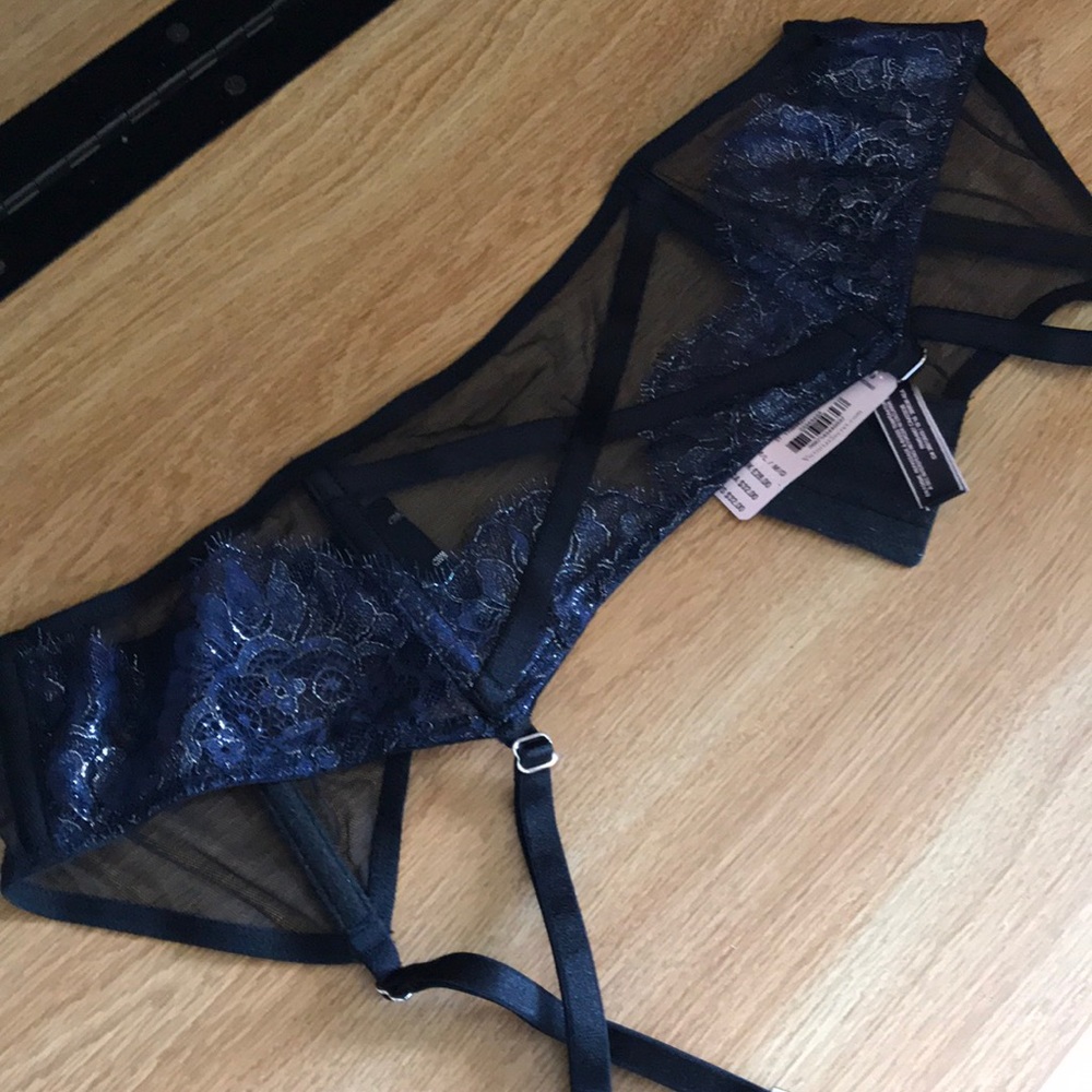 Victoria’s Secret Garter Belt M/L NWT